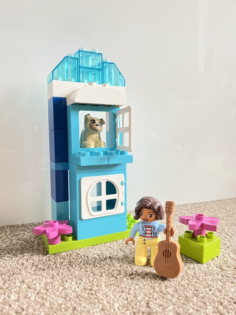 Lego Duplo easy to build tall house￼